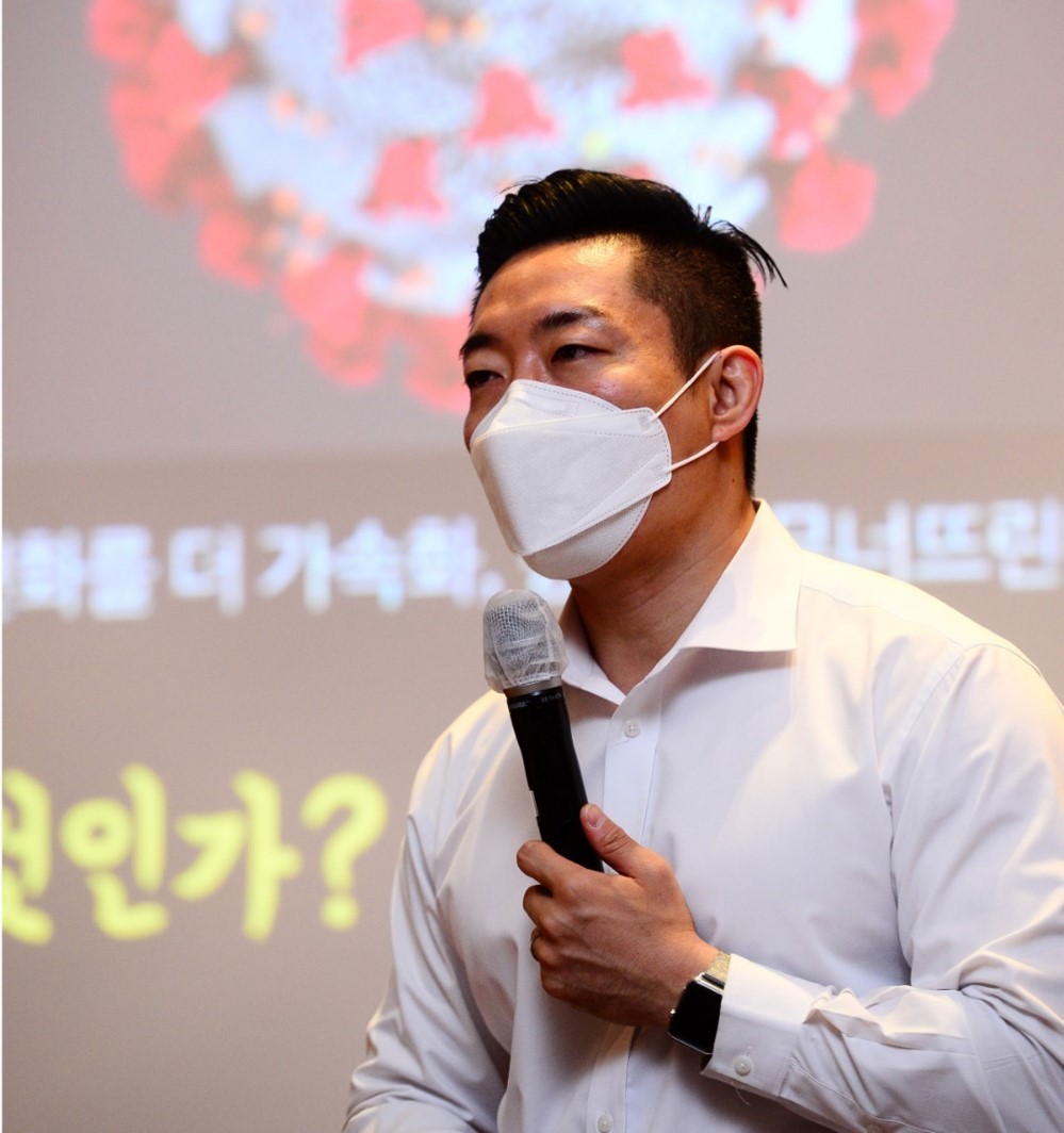 Choi Yoon-sup, managing partner of Digital Healthcare Partners, speaks at The Korea Herald Biz Forum: “Contact less, connect more” forum held Tuesday at The Shilla in Seoul. (Park Hae-mook/The Korea Herald)