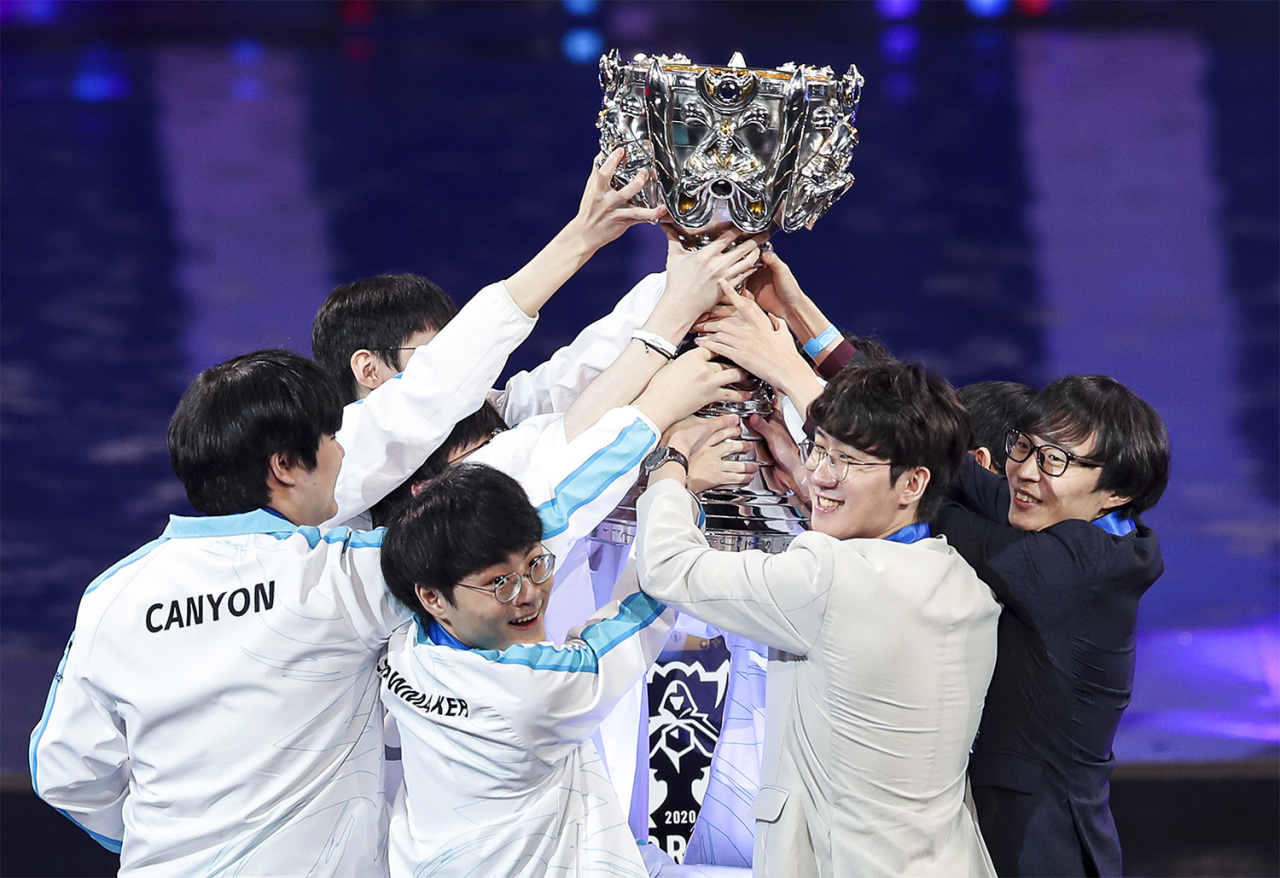 Damwon Gaming hoists the Summoner’s Cup after winning the finals at Pudong Football Stadium in Shanghai on Saturday. (Riot Games)