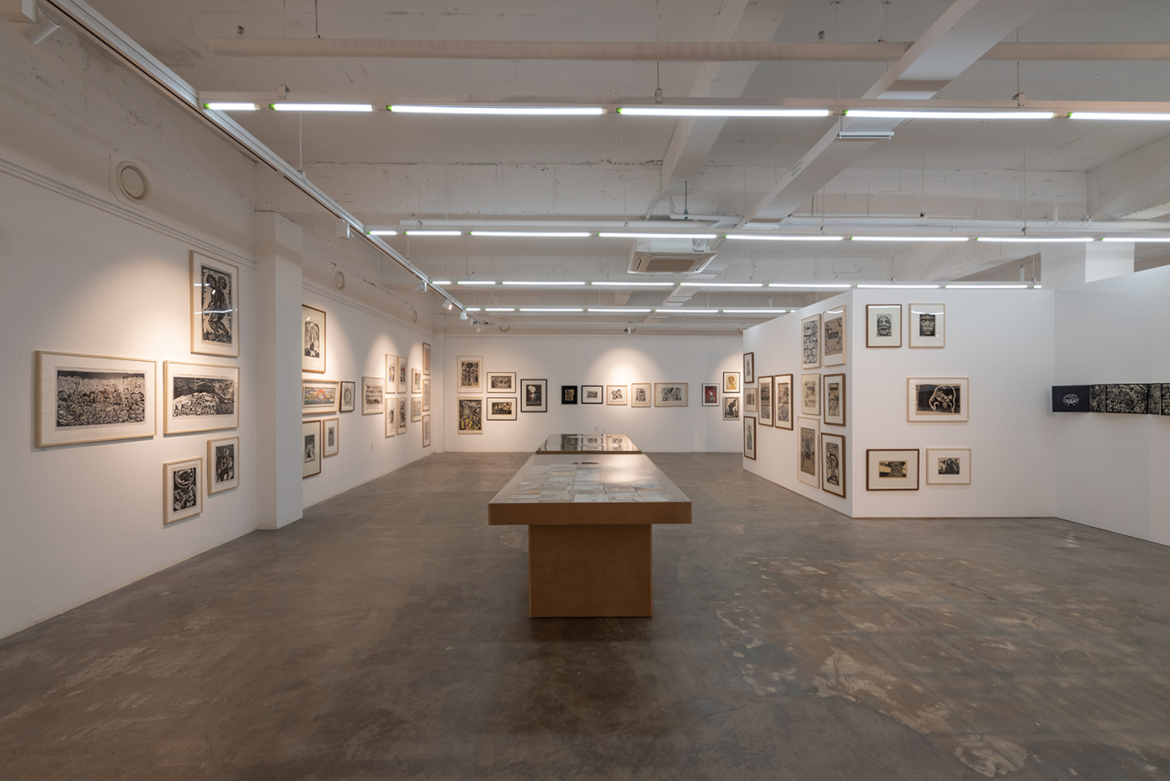 The installation view of “Woodcut Prints in the 1980s: A Testimony of Resistance, A Memory of Movement” at Mugak Temple‘s Lotus Gallery in Gwangju (Gwangju Biennale Foundation)