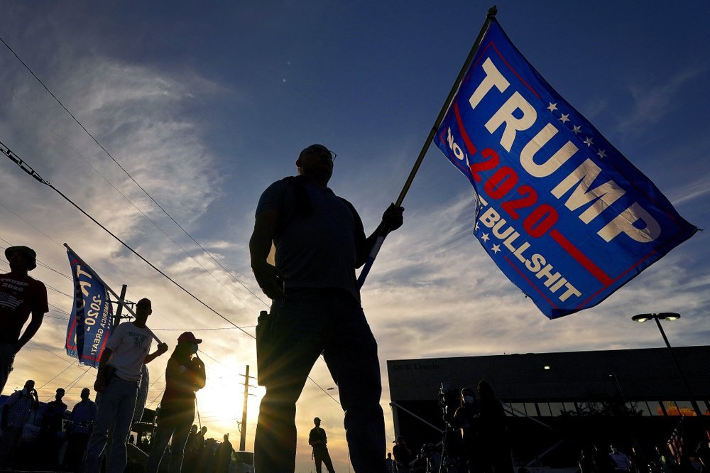 A Trump supporter stands outside the Maricopa County Recorder's Office, where votes in the general election are being counted on, Thursday, in Phoenix. (AP-Yonhap)