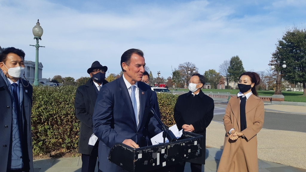 Rep. Tom Suozzi (at podium) of New York's 3rd Congressional District speaks in a ceremony in Washington on Thursday, to mark the passage of a US House resolution highlighting the importance of the South Korea-US alliance. (Yonhap)