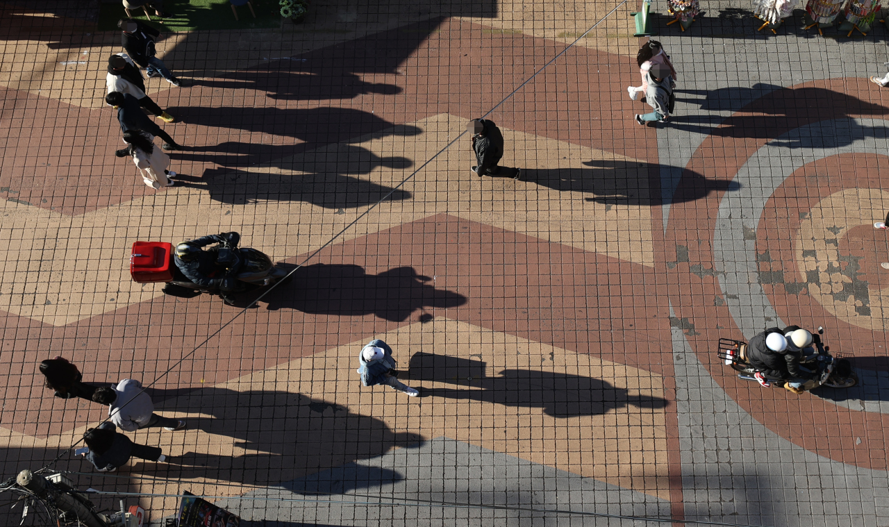 Pedestrians are shown in this photo taken in front of Hongik University in western Seoul on Monday. (Yonhap)