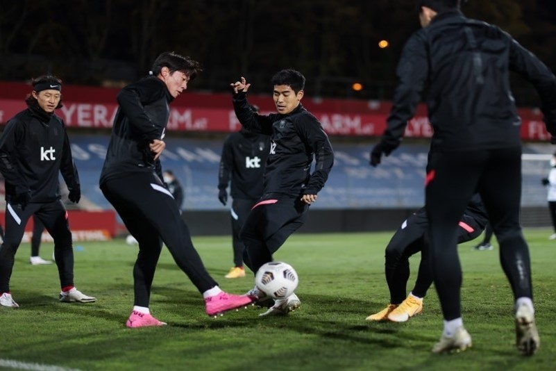 In the Nov. 16, photo provided by the Korea Football Association, South Korean men's national football team players train at BSFZ-Arena at Maria Enzersdorf-Sudstadt in Maria Enzersdorf, Austria. (Korea Football Association)