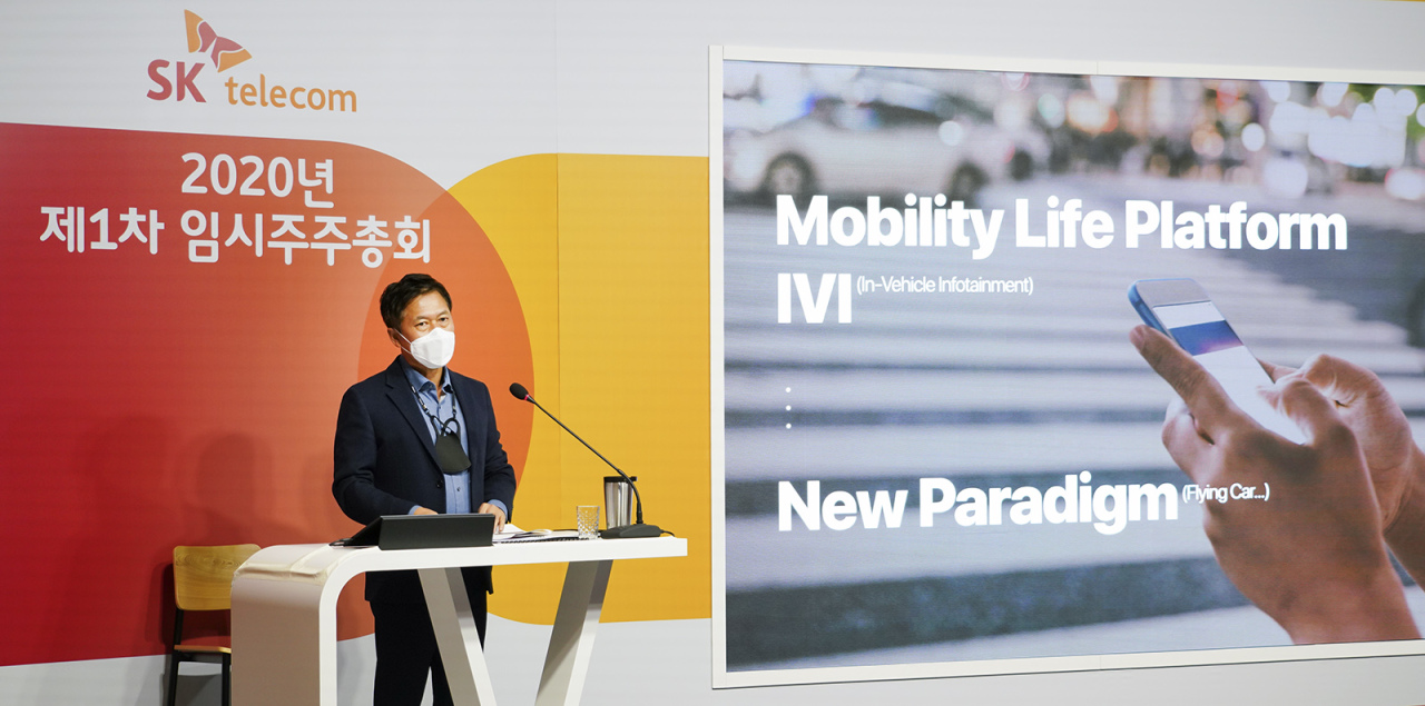 SKT CEO Park Jung-ho presents the mobile carrier’s mobility business plan on Thursday. (SK Telecom)