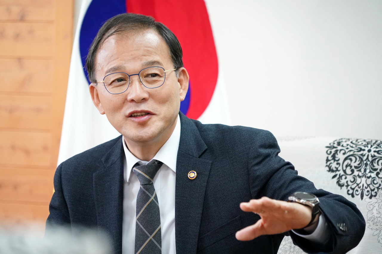 Korea Forest Service Minister Park Chong-ho (Korea Forest Service)