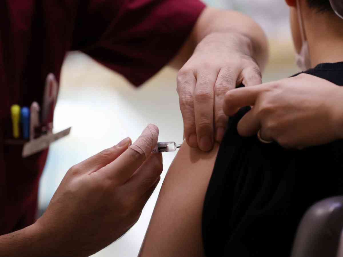 Image of flu shot being administered (Yonhap)