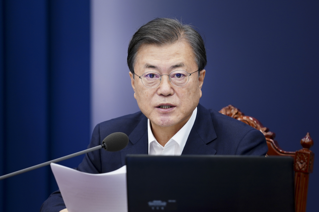 President Moon Jae-in speaks at a meeting with his senior secretaries at Cheong Wa Dae in Seoul on Monday. (Yonhap)