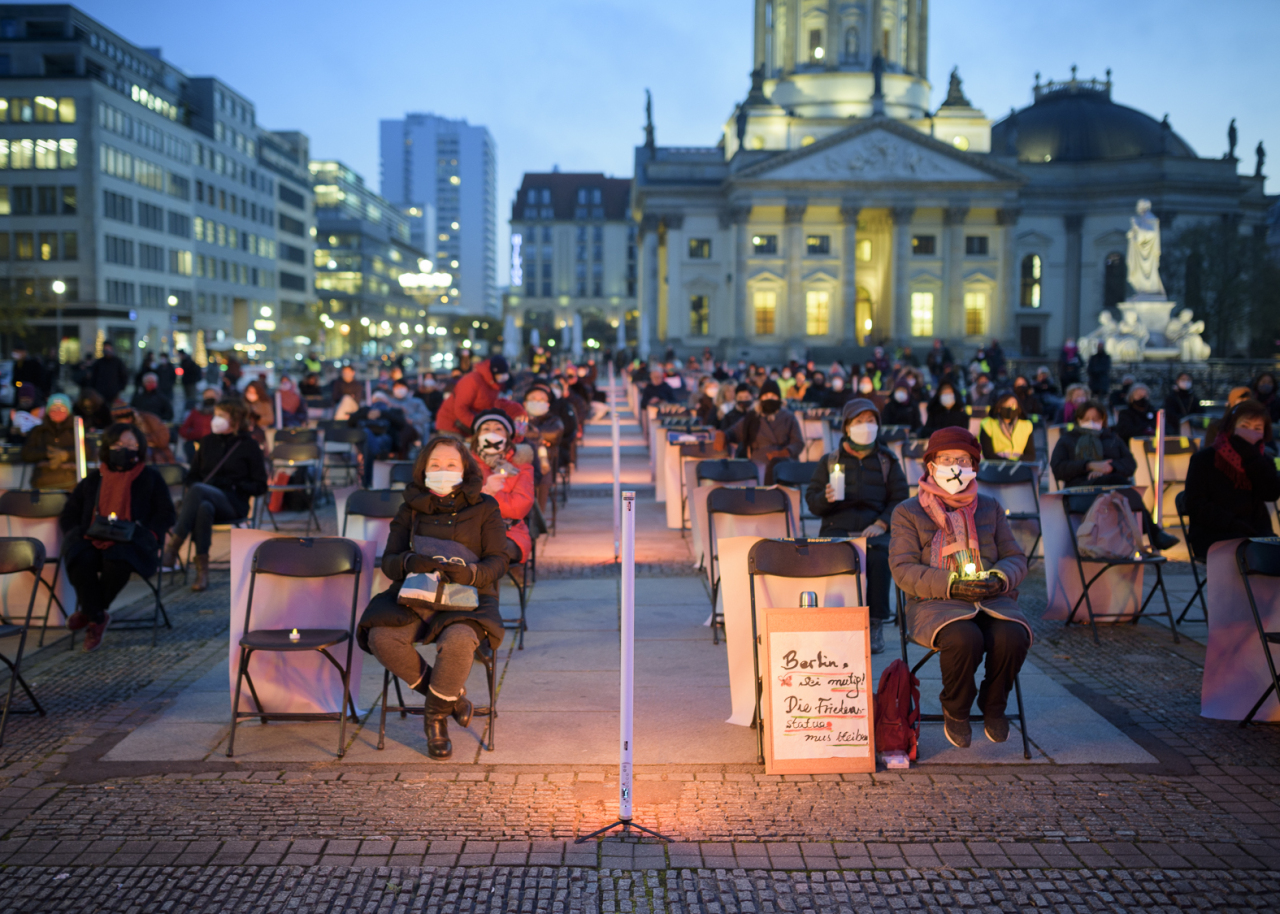 Protesters sit next to 200 empty chairs symbolizing 200,000 victims of Japanese military sexual slavery during World War II, in front of the Federal Foreign Office in Berlin. (Korea Verband)