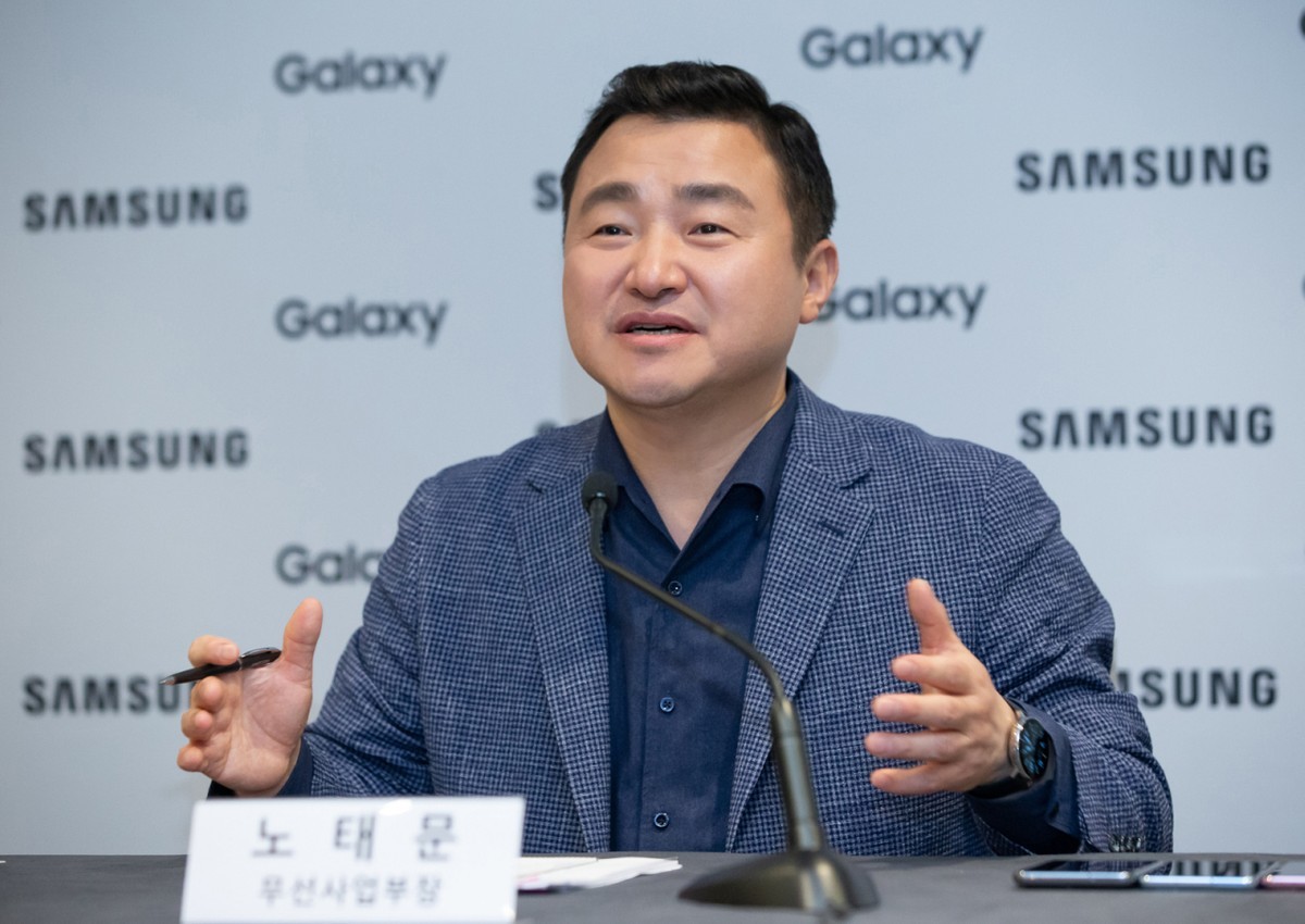 Roh Tae-moon, head of Samsung's mobile communications business, speaking at a press event in San Francisco on Feb. 12. (Samsung Electronics Co.)