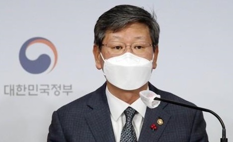 Vice Justice Minister Lee Yong-gu speaks during a briefing session in Seoul on Wednesday. (Yonhap)