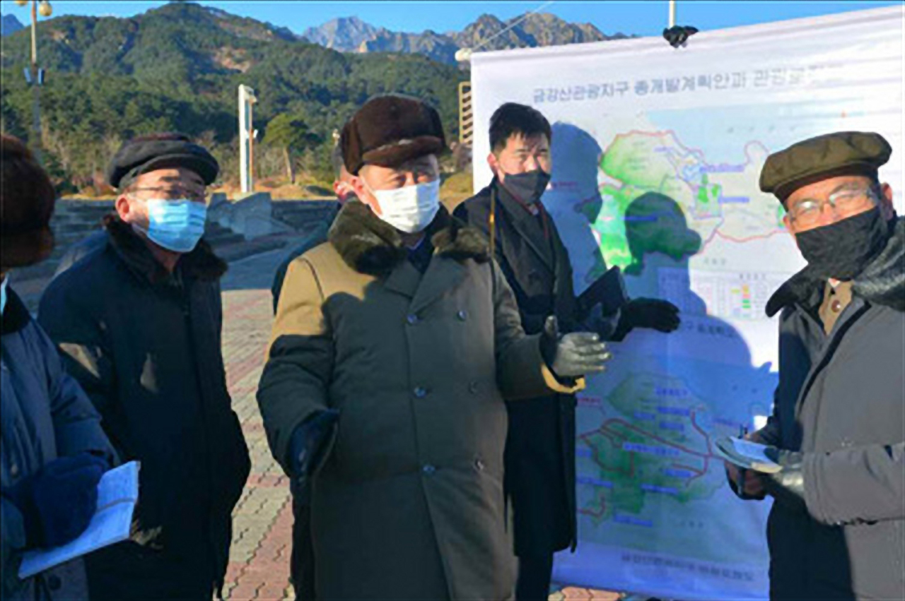 North Korean Premier Kim Tok-hun (C) speaks during his visit to the Mount Kumgang region in this photo disclosed by the Rodong Sinmun, the official newspaper of the North's ruling Workers' Party, on Sunday. (Rodong Sinmun)