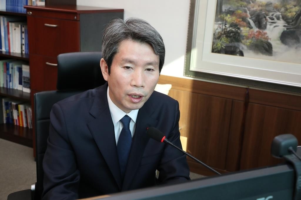 Unification Minister Lee In-young delivers his address for the new year on Monday, in this photo provided by the ministry. This year's address was held online due to coronavirus concerns. (Ministry of Unification)