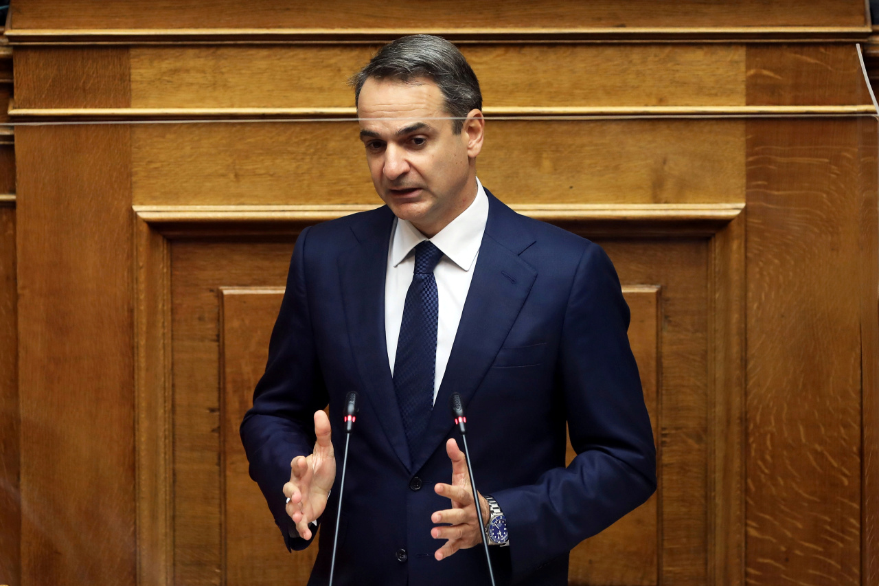 Greek Prime Minister Kyriakos Mitsotakis speaks during a parliamentary session on the coronavirus pandemic, as the coronavirus disease (COVID-19) outbreak continues in Athens, Greece, November 12, 2020. (Reuters-Yonhap)