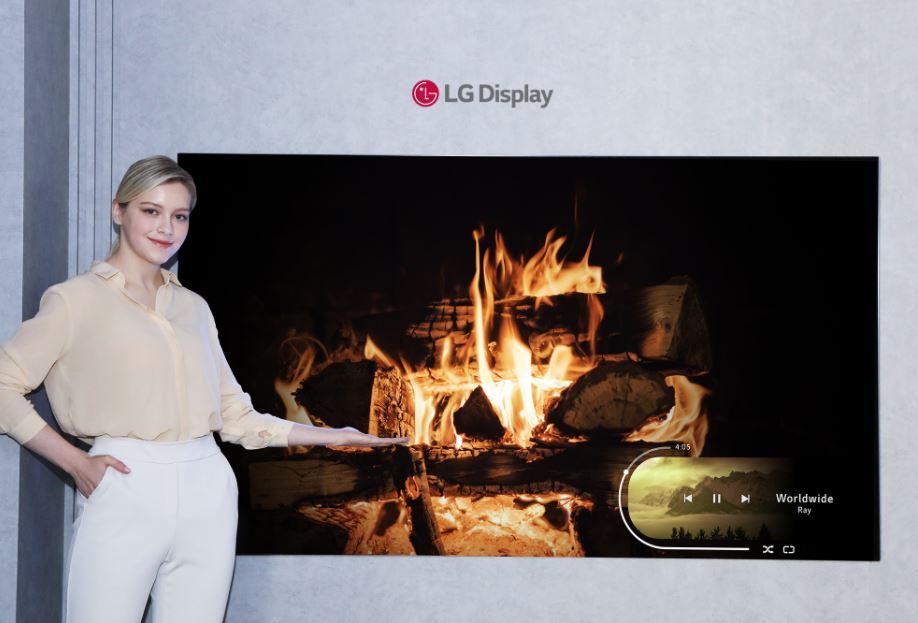 LG Display’s new organic light-emitting diode display offers richer colors and sharper contrasts. (LG Display)