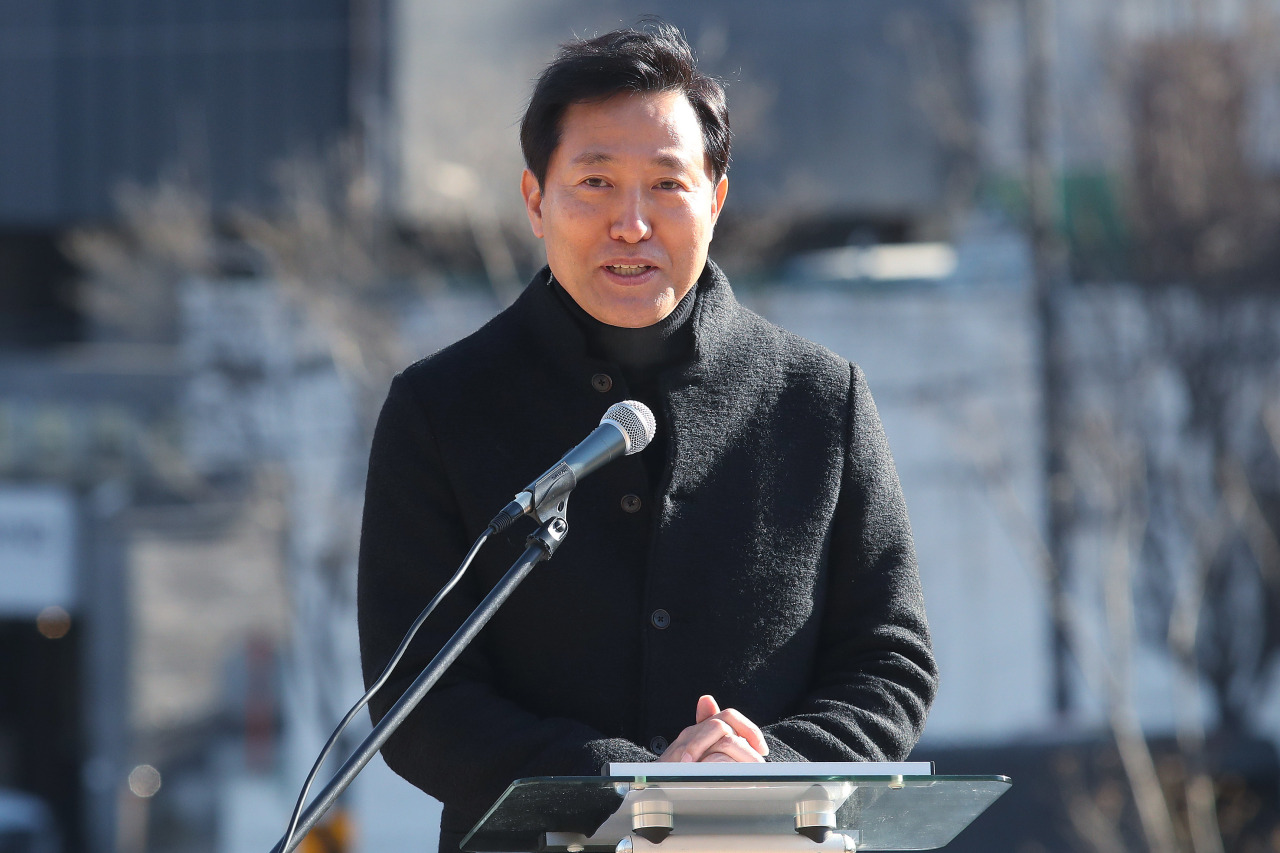 Former Seoul Mayor Oh Se-hoon announces his candidacy for the Seoul mayoral by-election at the Dream Forest, Gangbuk-gu, Seoul, Sunday morning. (Yonhap)