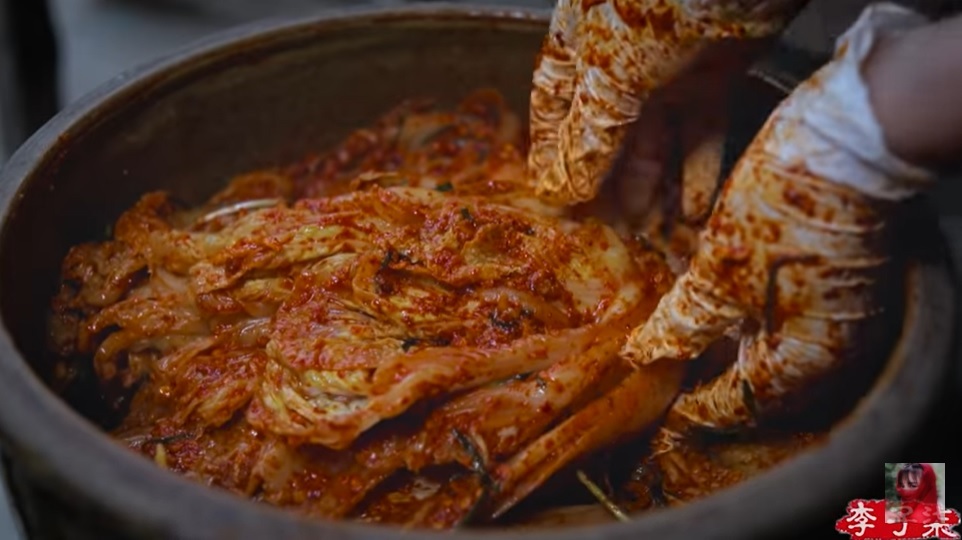 YouTuber Li Ziqi’s makes kimchi in her latest video (YouTube)