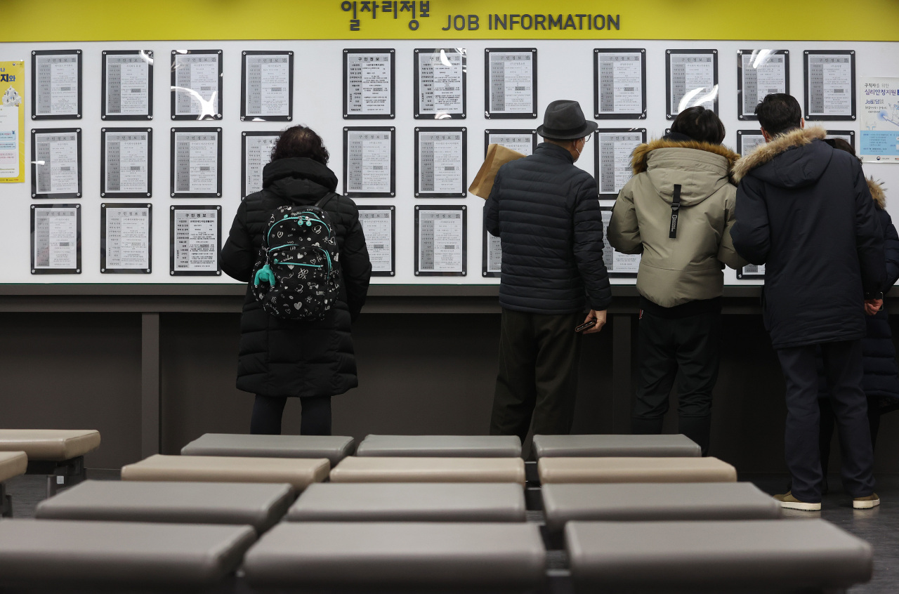 Job seekers look at job postings at an Employment and Welfare Center in Mapo-gu, Seoul, Jan. 13. (Yonhap)