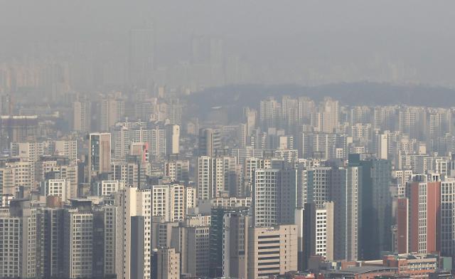 This photo, taken on Jan. 13, shows apartment buildings in Seoul. (Yonhap)