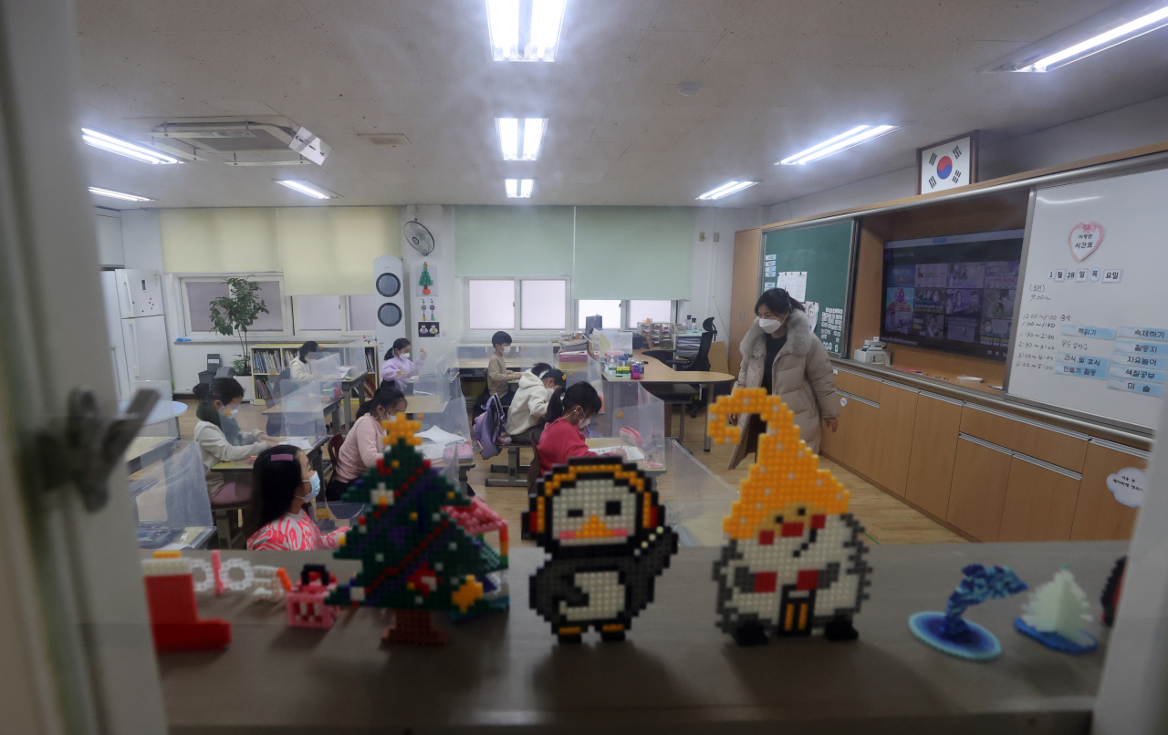 [News Focus] Challenges remain for S. Korea’s 2nd school year under pandemic