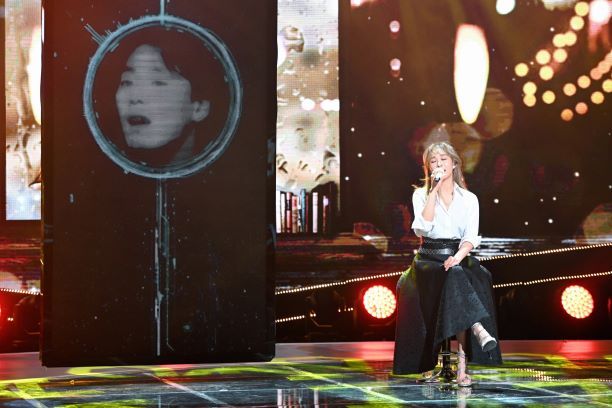 Musical actress Ock Joo-hyun sings with an AI system that can generate the voice of the late singer Kim Kwang-seok (SBS)