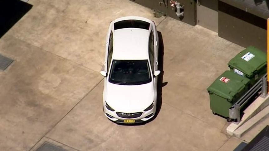 칼에 찔린 호주 여성이 트렁크에 갇혀 있었던 흰색 홀덴 코모도 차량 (호주 공영 ABC 방송 홈페이지 캡처 www.abc.net.au)