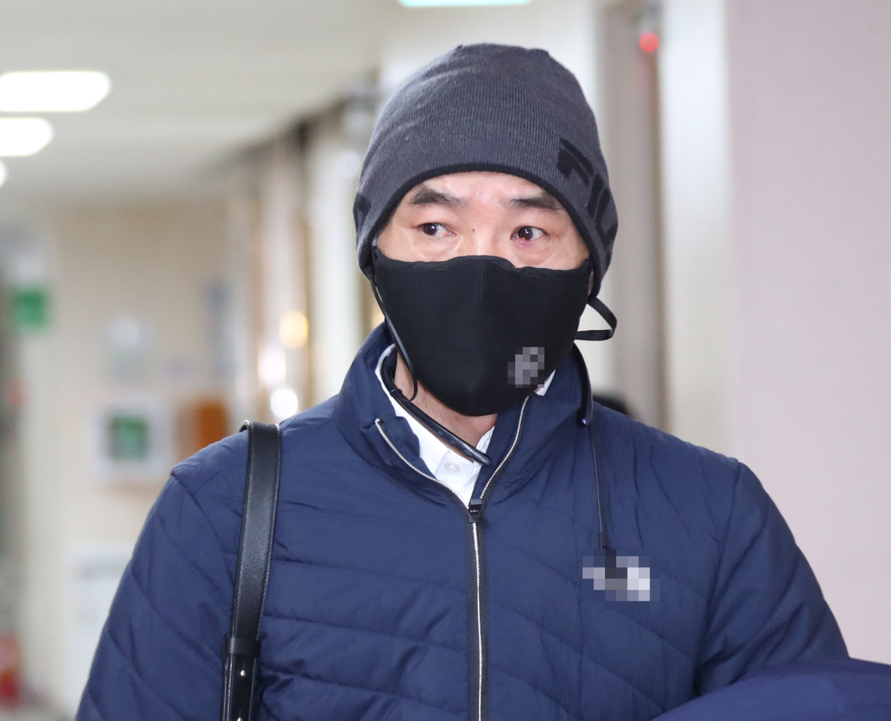 Lee Rae-jin, the elder brother of a South Korean official killed by North Korean soldiers while drifting in its waters in September 2020, walks to attend a meeting with Unification Minister Lee In-young in Seoul on Thursday. (Yonhap)