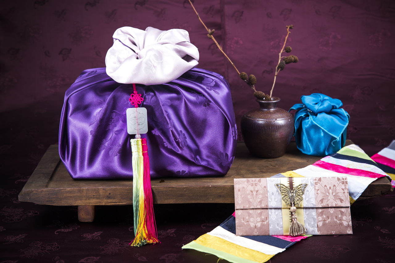 Gifts are wrapped in the traditional Korean style. (123rf)
