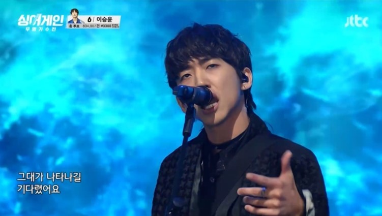 Singer No. 30, Lee Seung-yoon, performs on JTBC’s “Sing Again” on Monday. (JTBC)