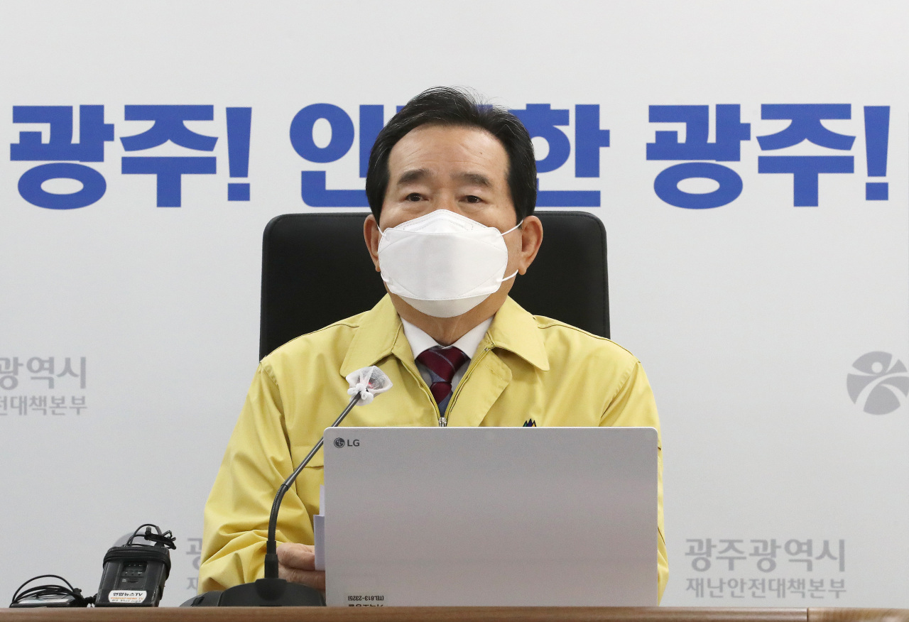 Prime Minister Chung Sye-kyun presides over a meeting of the Central Disaster and Safety Countermeasures Headquarters about measures to prevent the spread of the new coronavirus at the city hall of Gwangju, 330 kilometers south of Seoul, on Wednesday. (Yonhap)