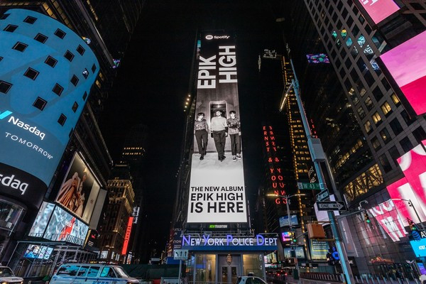 Korean hip-hop group Epik High’s 10th album is promoted in New York City‘s Times Square in January. (Epik High member Tablo’s Instagram)