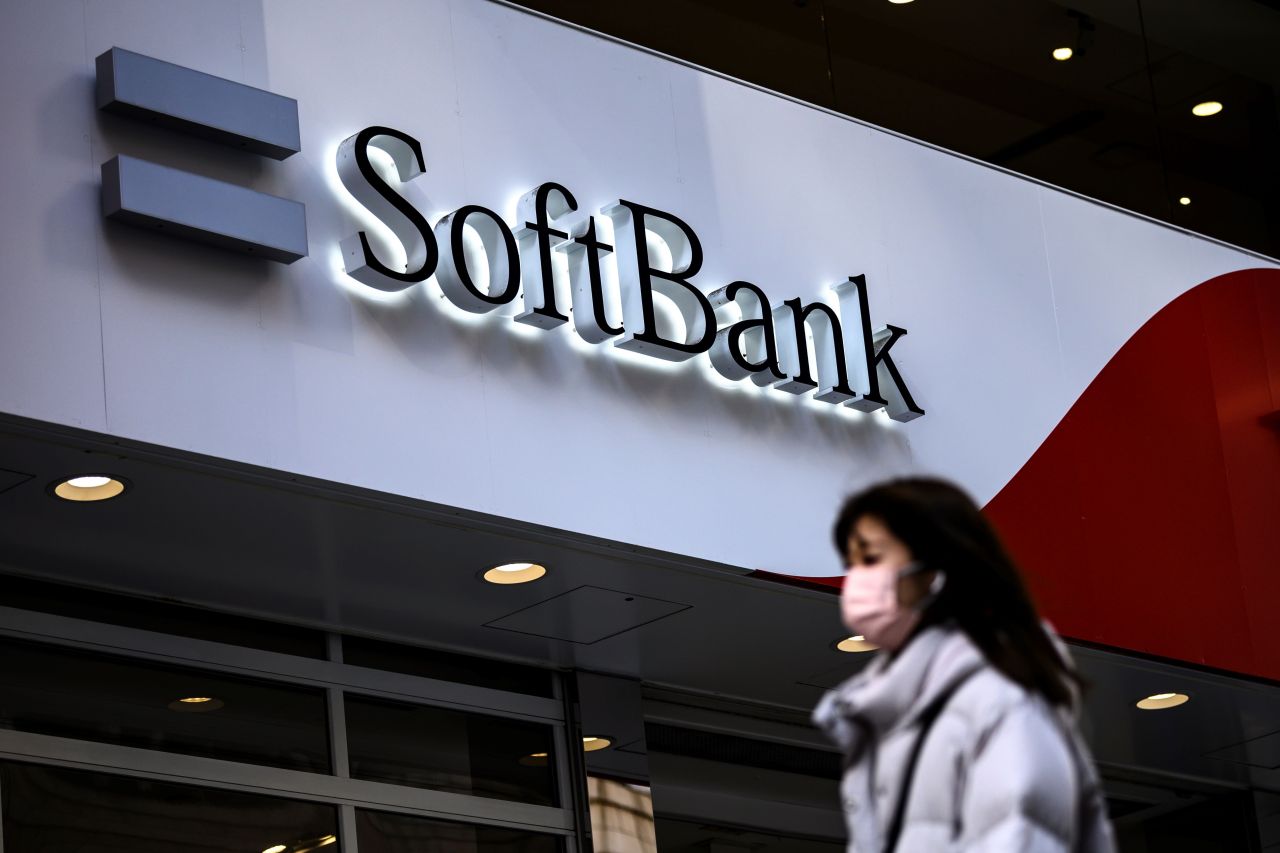 A pedestrian walks past the logo for telecom and investment giant SoftBank Group along a street in Tokyo on Feb. 8, ahead of the company's earnings reports expected after the markets close later in the day. (AFP-Yonhap)