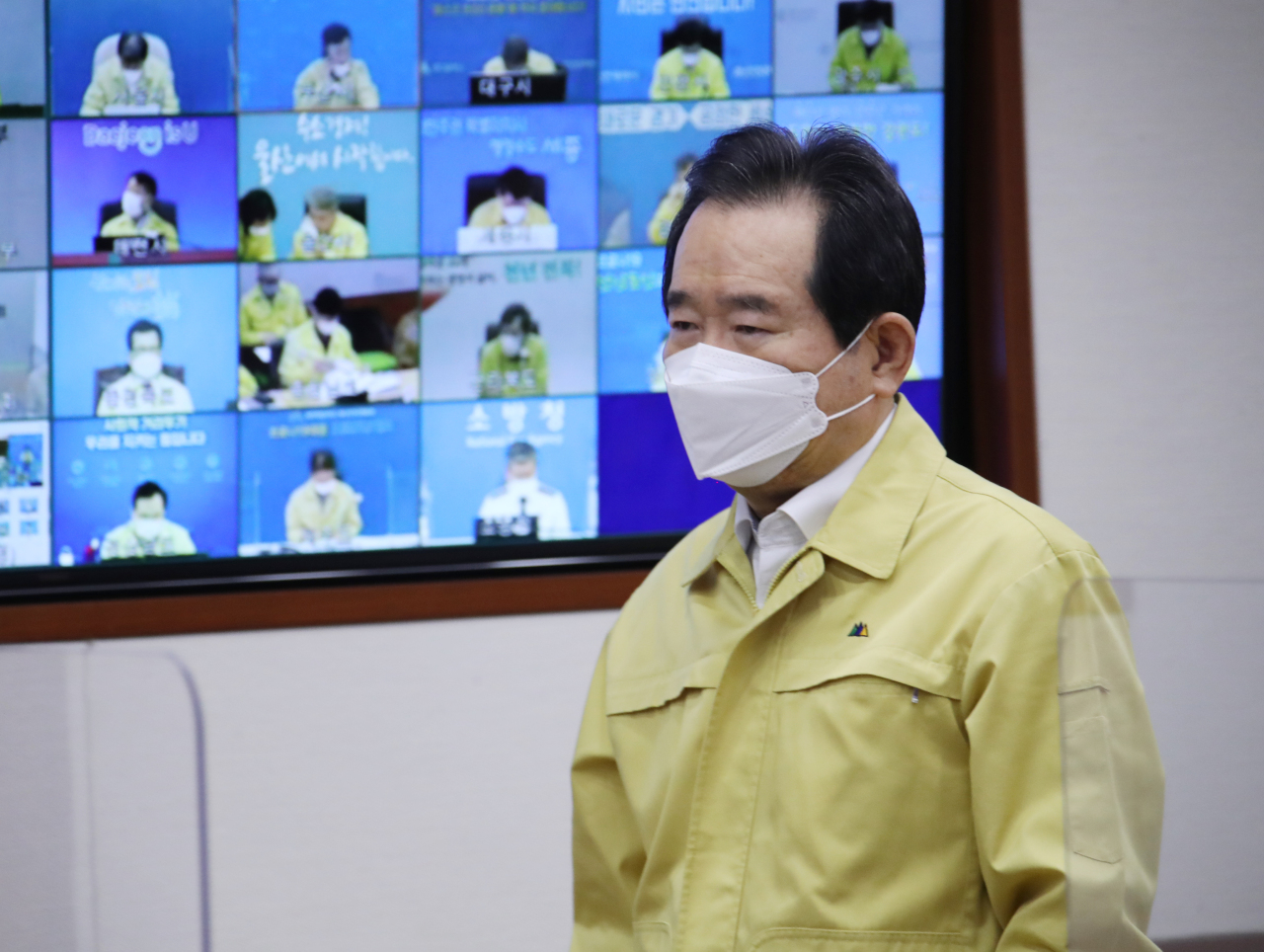 Prime Minister Chung Sye-kyun arrives at a meeting of the Central Disaster and Safety Countermeasures Headquarters about measures to prevent the spread of the new coronavirus at the government complex in Seoul on Tuesday. (Yonhap)