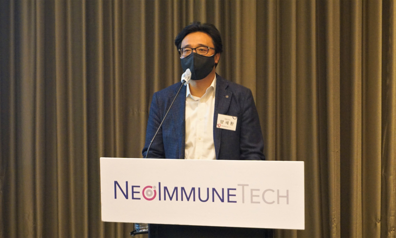 NeoImmuneTech President Yang Se-hwan speaks at a briefing in Seoul on Monday. (NeoImmuneTech)