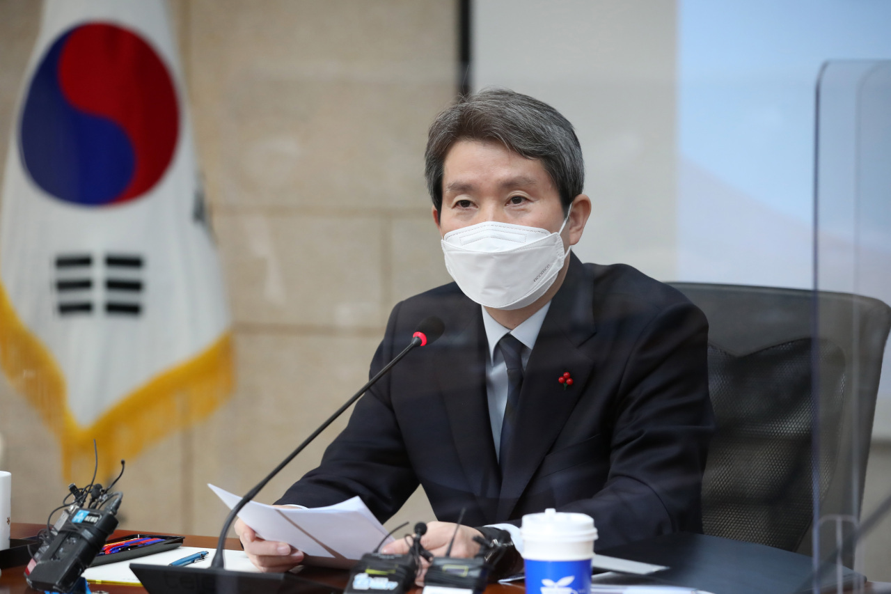 Unification Minister Lee In-young speaks during a press conference in Seoul. (Yonhap)
