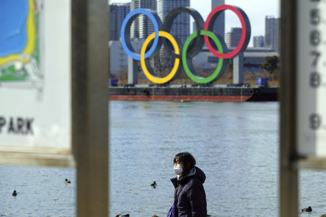 This Associated Press file photo from Feb. 18, 2021, shows the Olympic Rings on display in Tokyo. (AP-Yonhap)
