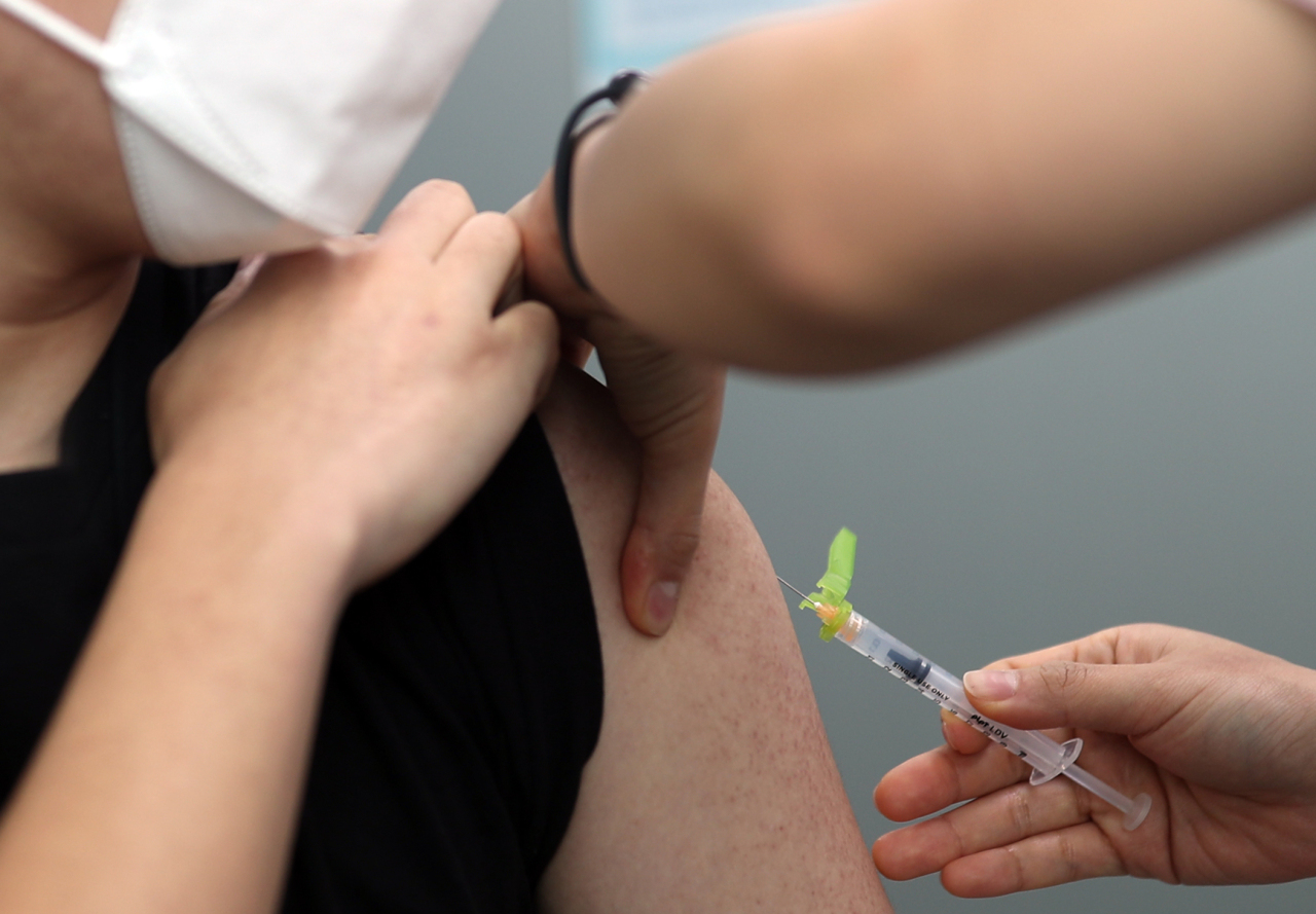 A citizen gets a Pfizer COVID-19 vaccine shot at a hospital in Yangsan, some 420 kilometers south of Seoul, on Wednesday. (Yonhap)