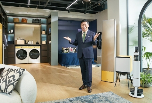 This photo provided by Samsung Electronics Co. on Tuesday, shows Lee Jae-seung, who heads Samsung's home appliance business, introducing the company's customizable BESPOKE home appliances. (Samsung Electronics Co.)