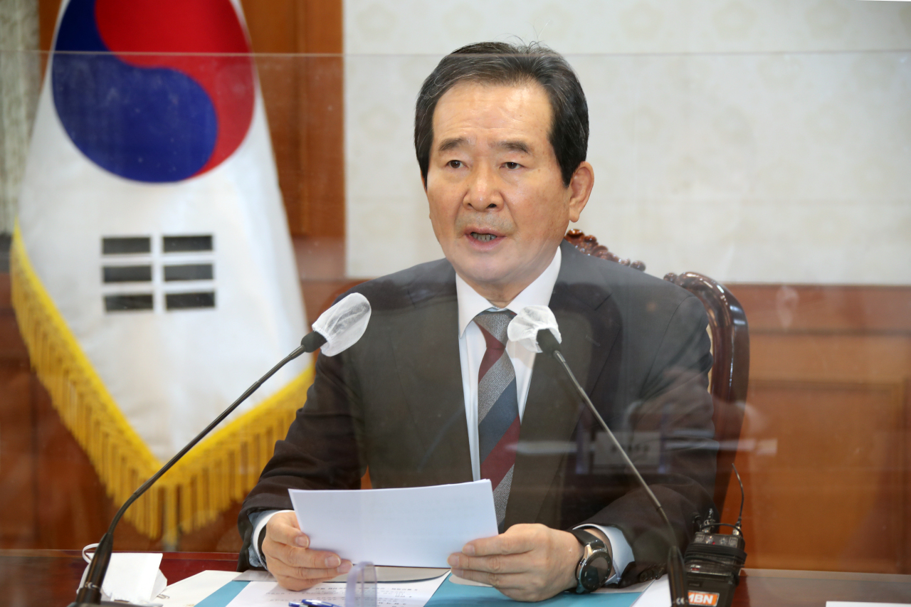 Prime Minister Chung Sye-kyun speaks at a meeting on the LH scandal at the government complex in Seoul on Wednesday. (Yonhap)