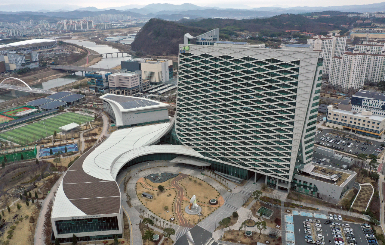 This file photo shows the headquarters of the Korea Land and Housing Corp. (LH) in Jinju, 434 kilometers southeast of Seoul. (Yonhap)