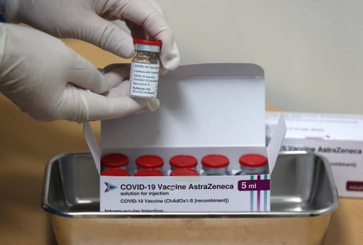 Containers with the AstraZeneca vaccine. (Yonhap)
