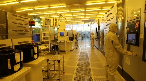 Equipment for a 12-inch semiconductor test bed is shown in this photo provided by the National Nanofab Center on Tuesday. (National Nanofab Center)