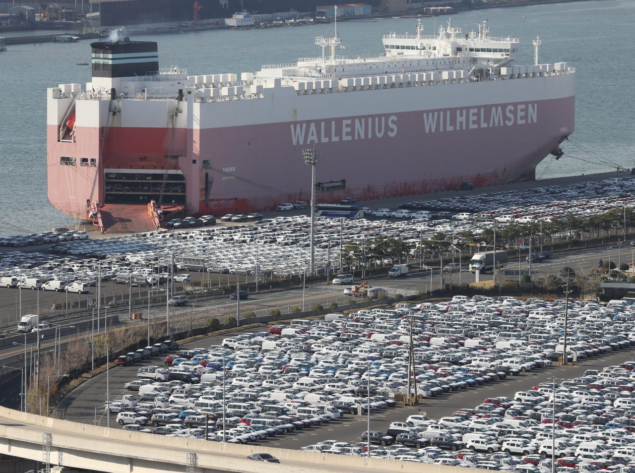 In this file photo taken Nov. 5, 2020, cars are parked at a predelivery storage yard of Hyundai Motor Co. in Ulsan, about 415 kilometers southeast of Seoul. (Yonhap)