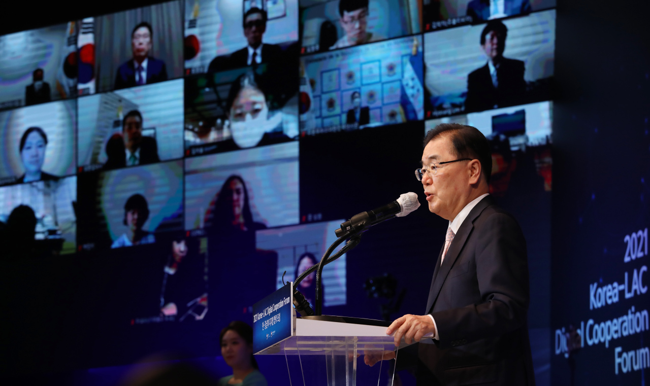 Foreign Minister Chung Eui-yong speaks during the Korea-LAC Digital Cooperation Forum in Seoul on Wednesday. (Yonhap)