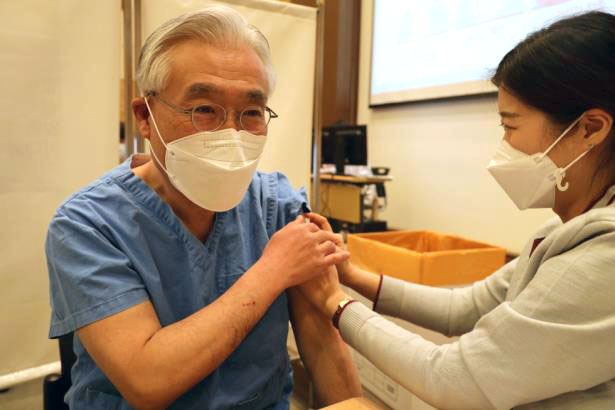 A doctor at a Seoul hospital receives an AstraZeneca shot on March 9. (Yonhap)