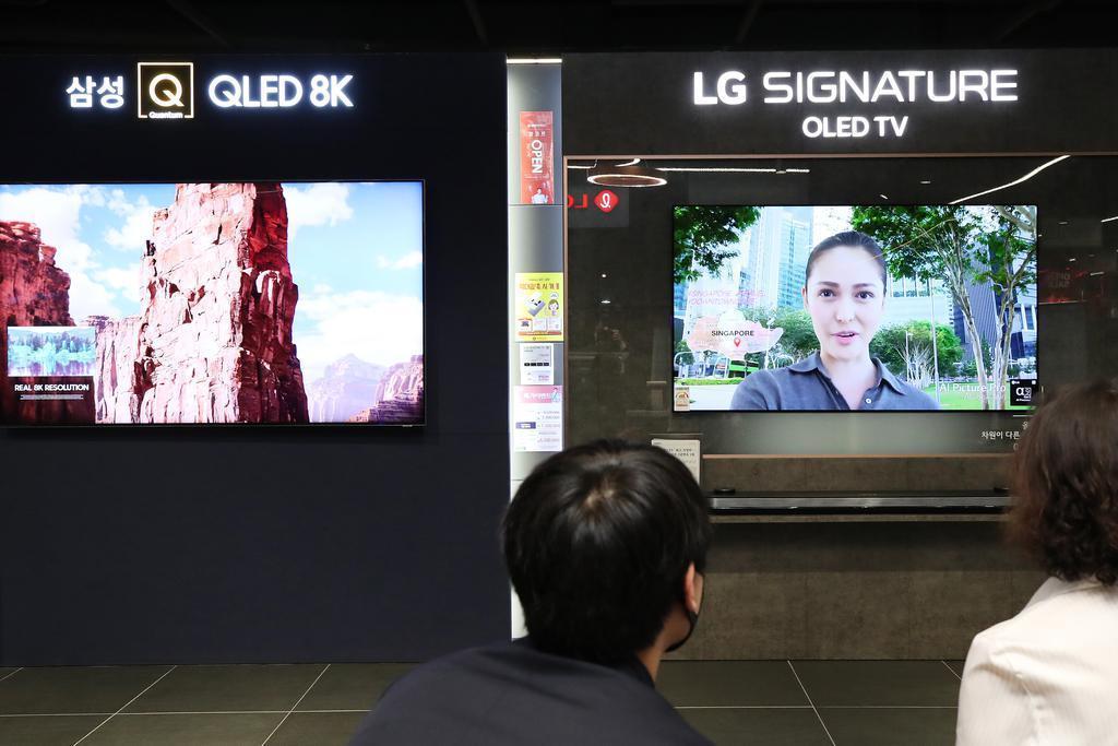 Samsung and LG TVs (Yonhap)