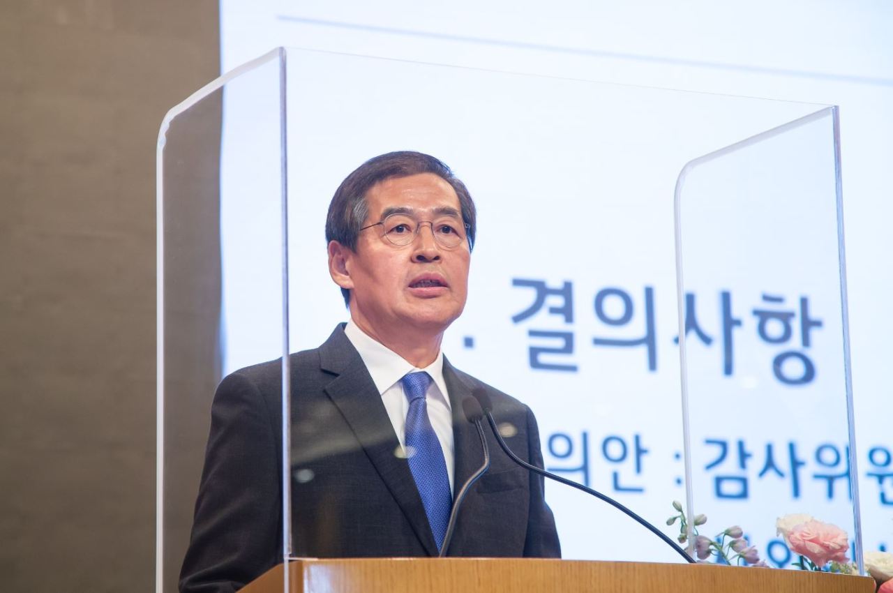 Shin Hak-cheol, chief executive and vice chairman of LG Chem, speaks during the company's general shareholders meeting held at the headquarters building in Seoul , Thursday. (Yonhap)