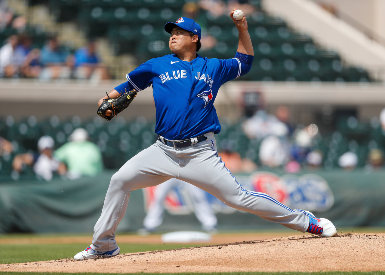 In this USA Today Sports photo via Reuters from last Monday, Ryu Hyun-jin of the Toronto Blue Jays pitches against the Detroit Tigers in the bottom of the first inning of a major league spring training game at Publix Field at Joker Marchant Stadium in Lakeland, Florida. (Yonhap)