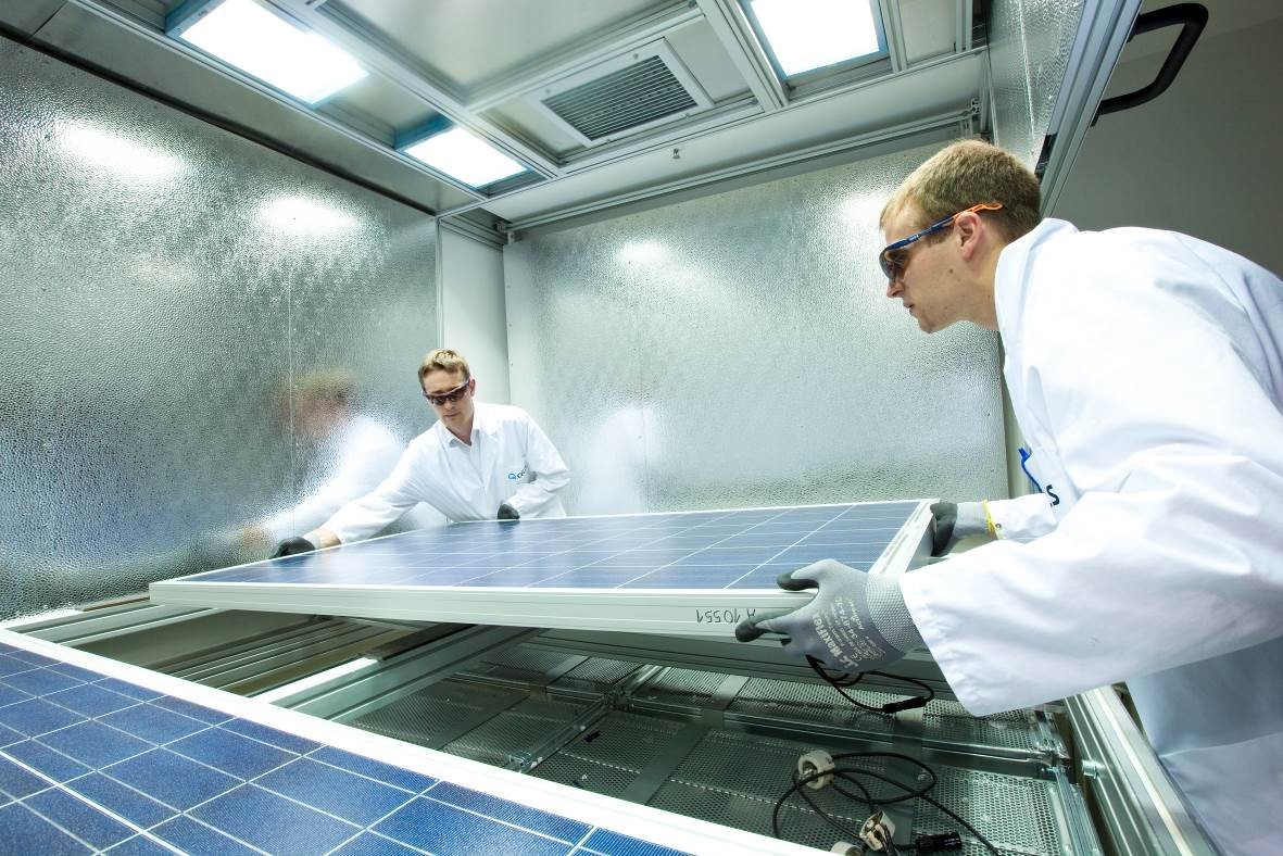 Hanwha Q Cells engineers check the quality of solar modules in Germany. (Hanwha Q Cells)