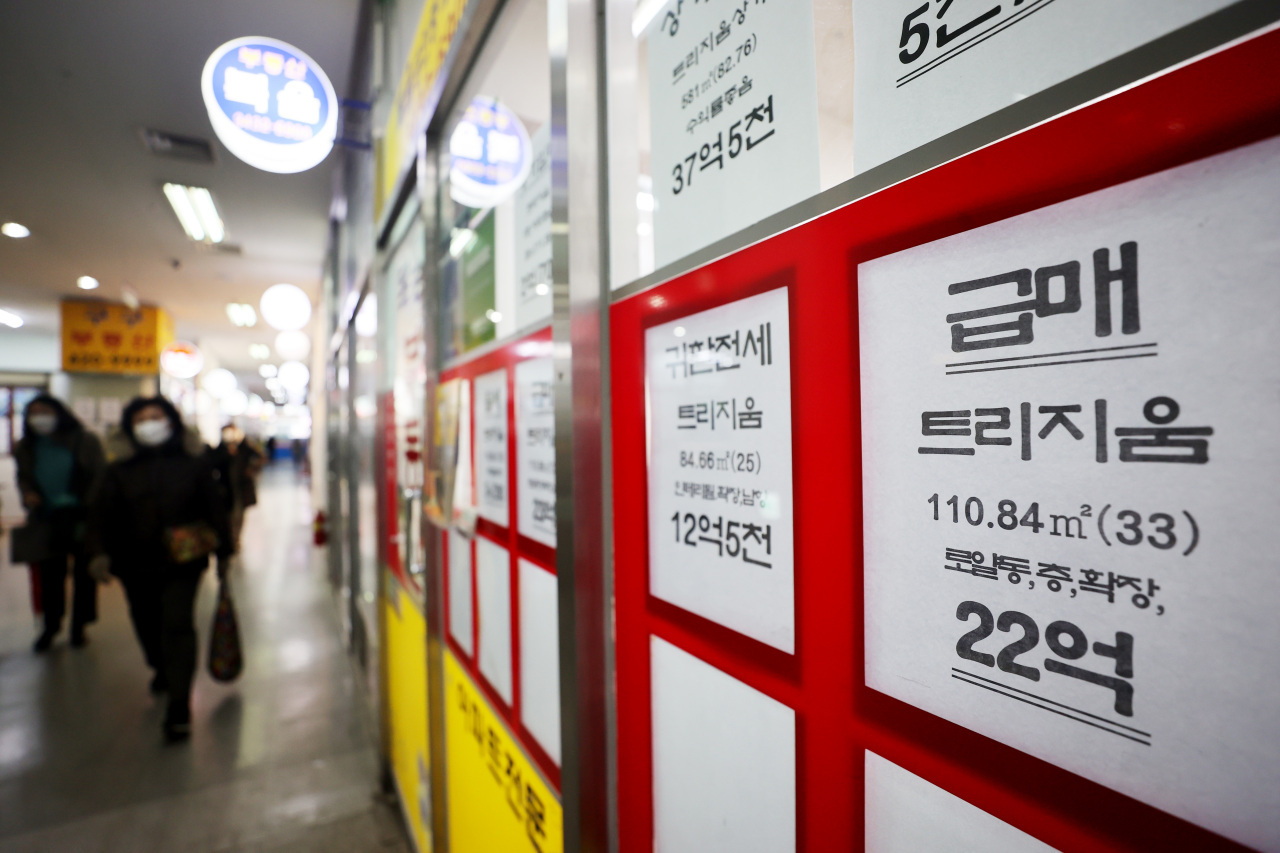 This file photo, taken Feb. 16, 2021, shows notices for housing transactions put up at a realtor office in Seoul. (Yonhap)