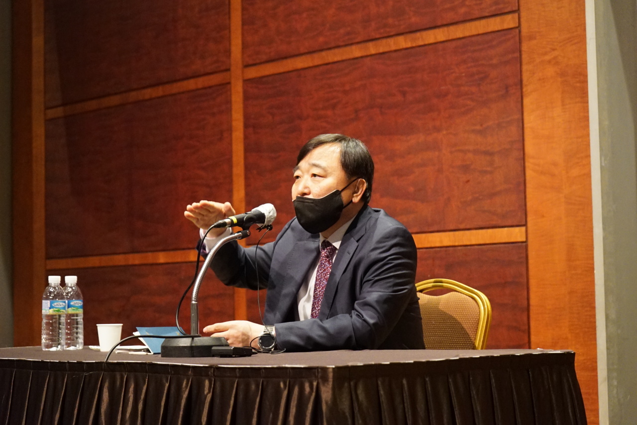 Korea Aerospace Industries President and CEO Ahn Hyun-ho holds a Q&A session with reporters in the Grand Ballroom of Coex in southern Seoul, Friday. (KAI)